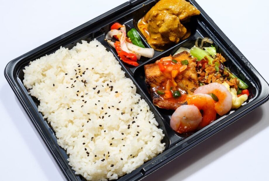 焼き魚付きナシチャンプル弁当